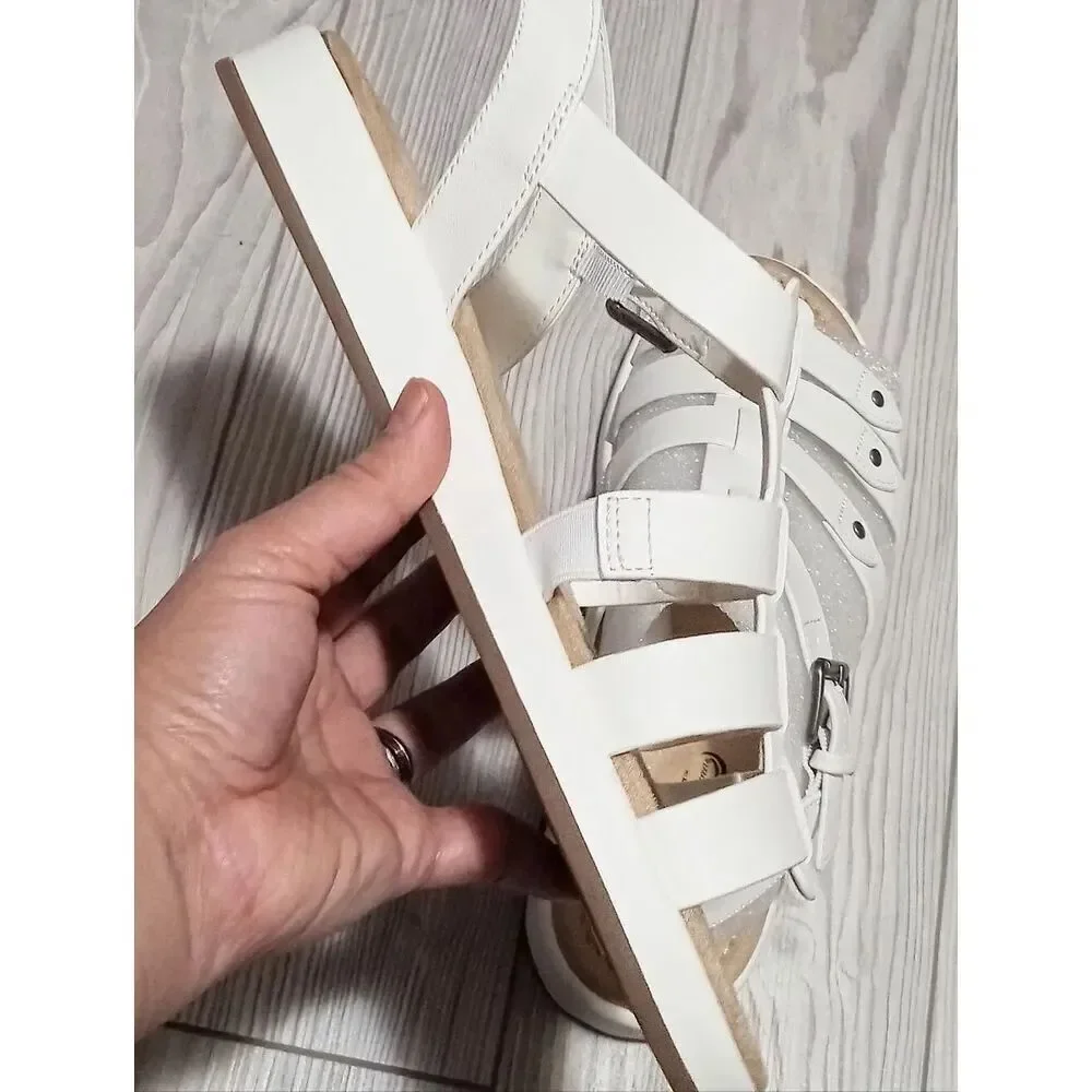 (S-4757) Easy Street Chirp Gladiator Sandals Sz 9